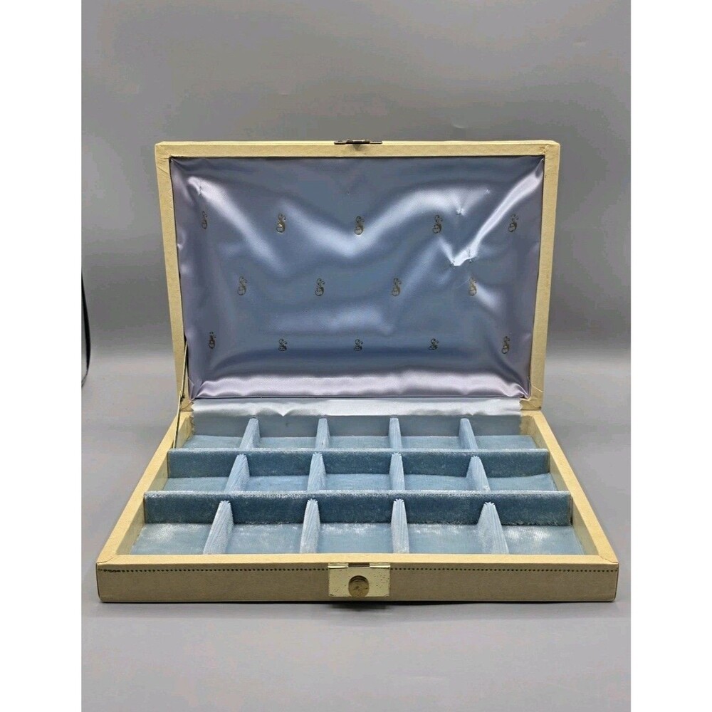 Vintage Cream Jewelry Box Mele Baby Blue Lined Velvet Satin 60's Latch Closure